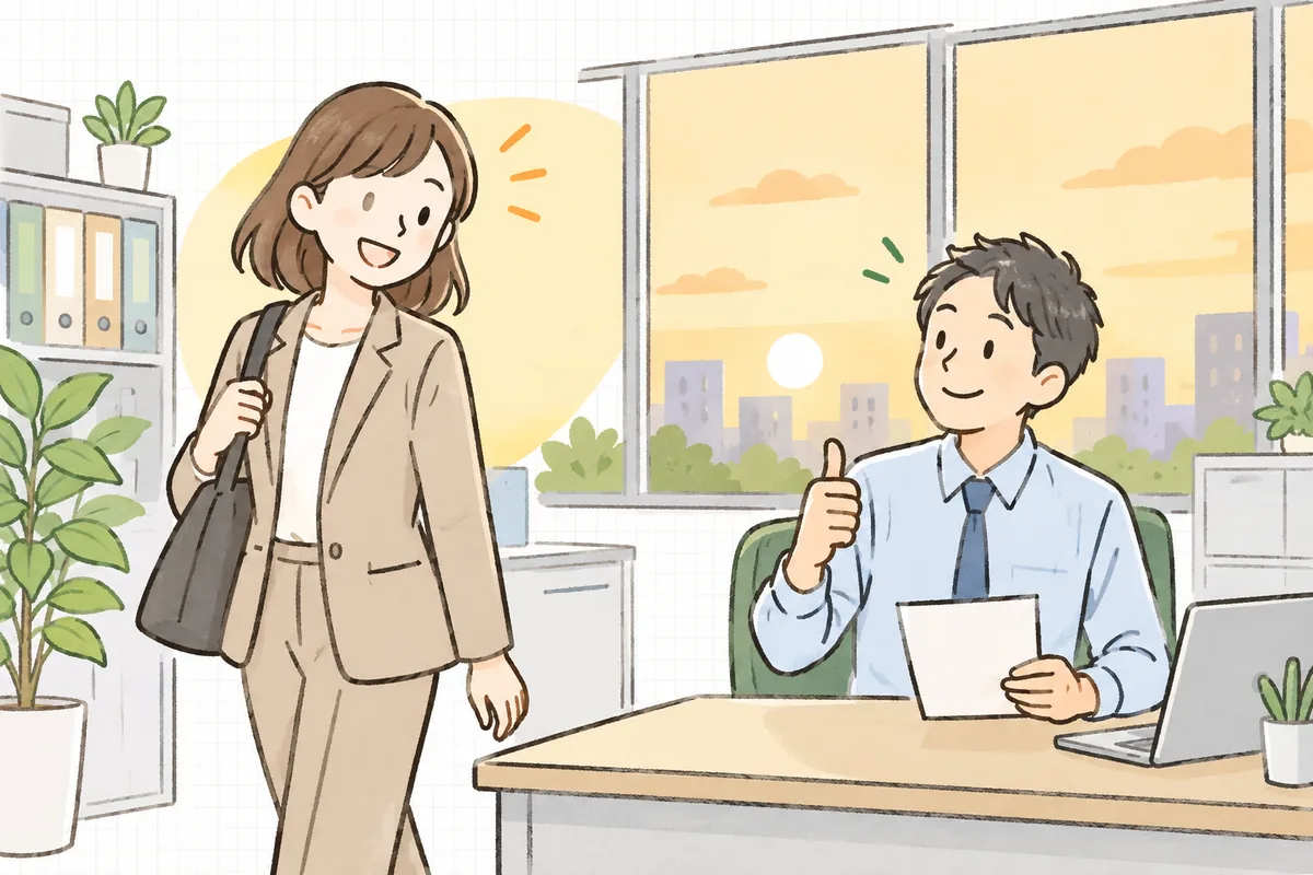 夕方のオフィスで、申し送りを終えて同僚と笑顔で言葉を交わし、帰り支度をする賃貸管理担当者